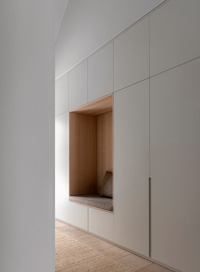 Norm Architects 设计的极简主义住宅 Lakeshore Barn House