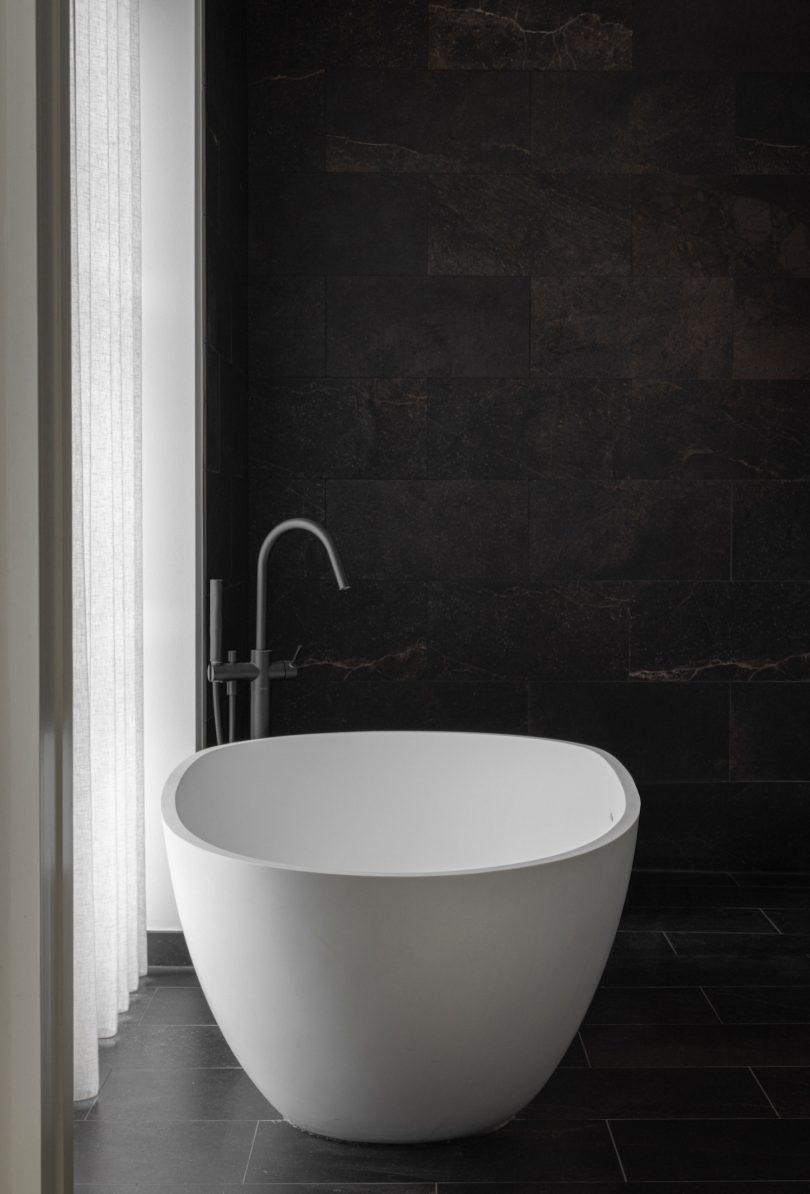 Norm Architects 设计的极简主义住宅 Lakeshore Barn House