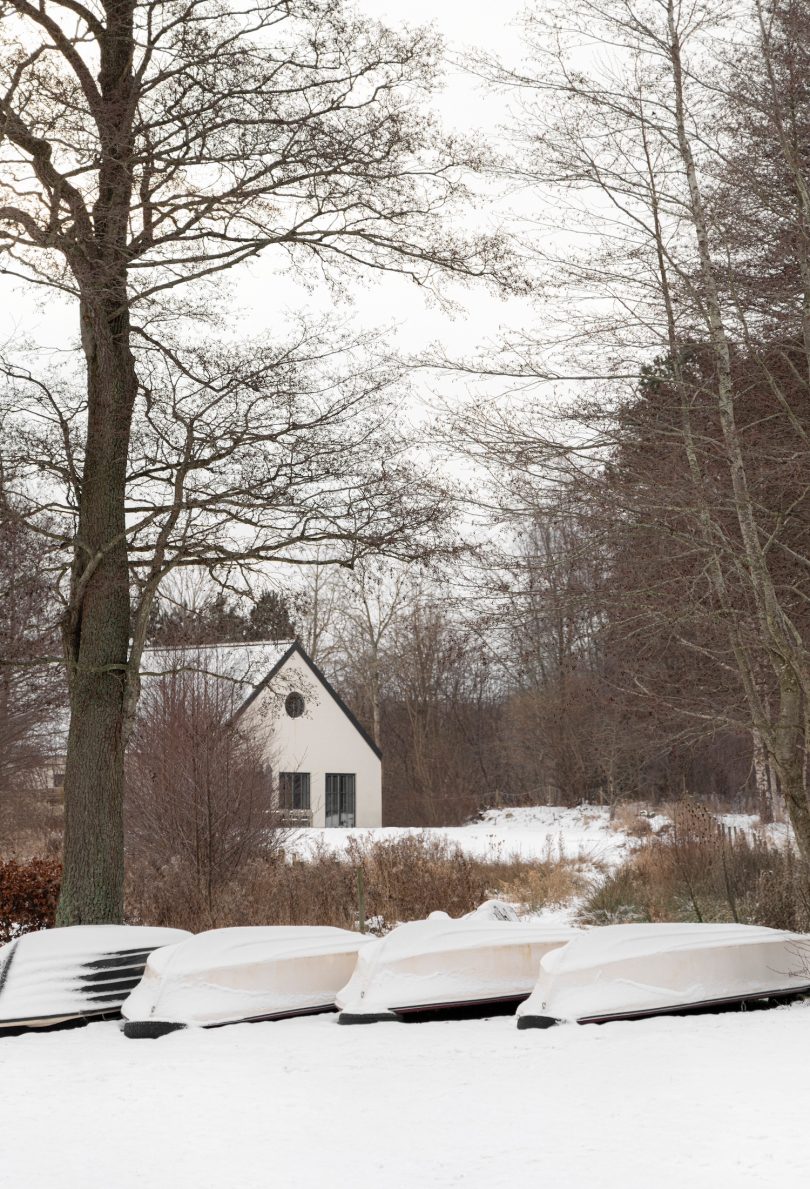 Norm Architects 设计的极简主义住宅 Lakeshore Barn House
