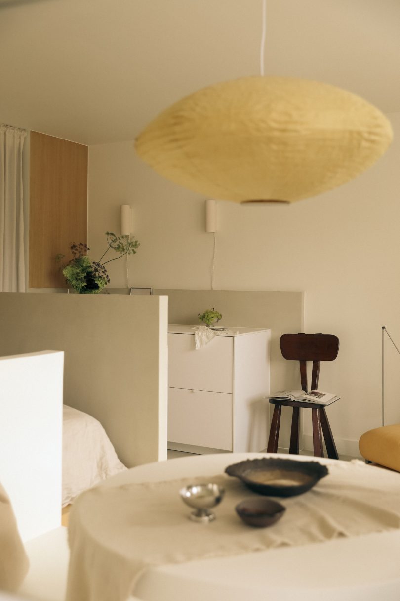 ONO Studio设计的极简主义公寓Oberkampf Apartment