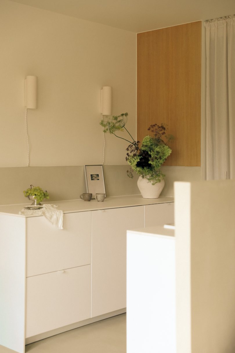 ONO Studio设计的极简主义公寓Oberkampf Apartment