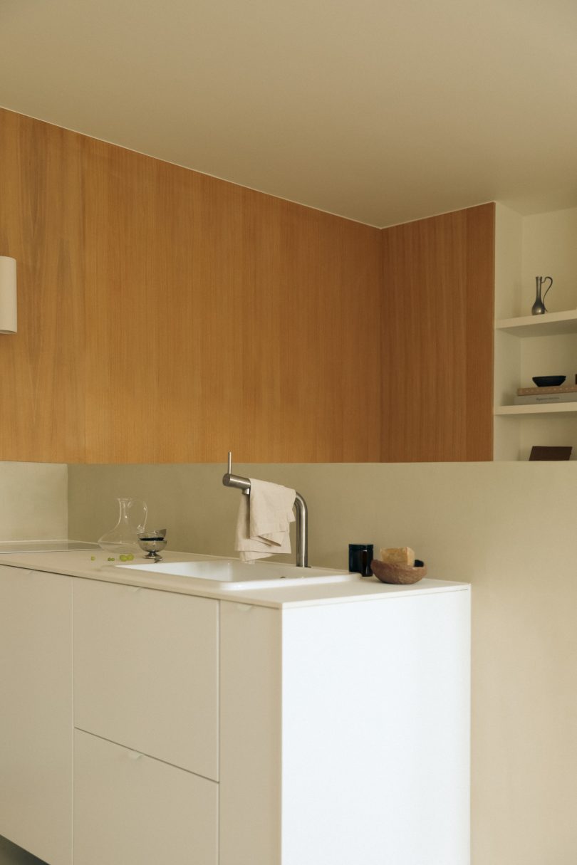 ONO Studio设计的极简主义公寓Oberkampf Apartment