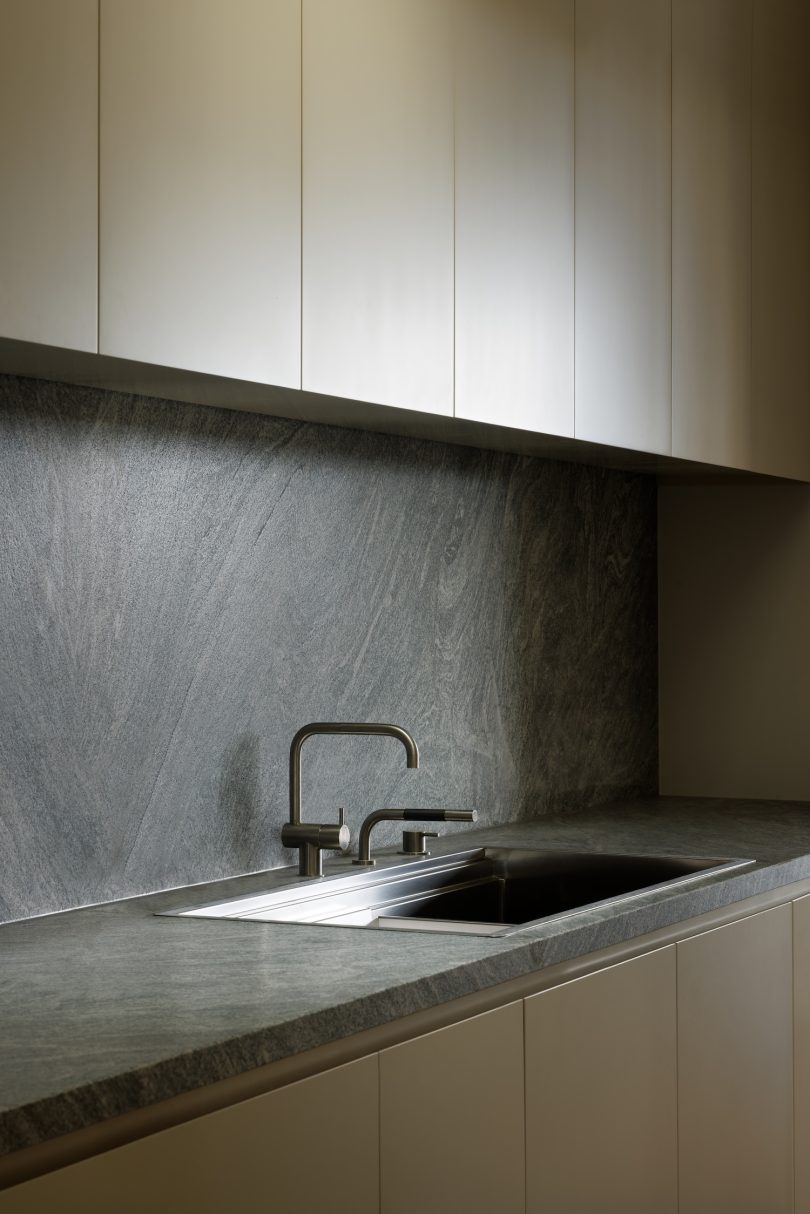 Telha Clarke 设计的极简主义公寓 Penthouse Vivace