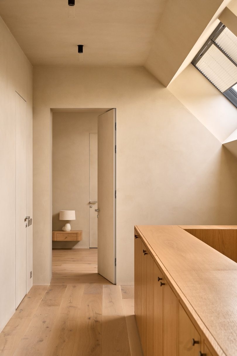 Sivak+Partners Studio设计的极简主义住宅Shift House