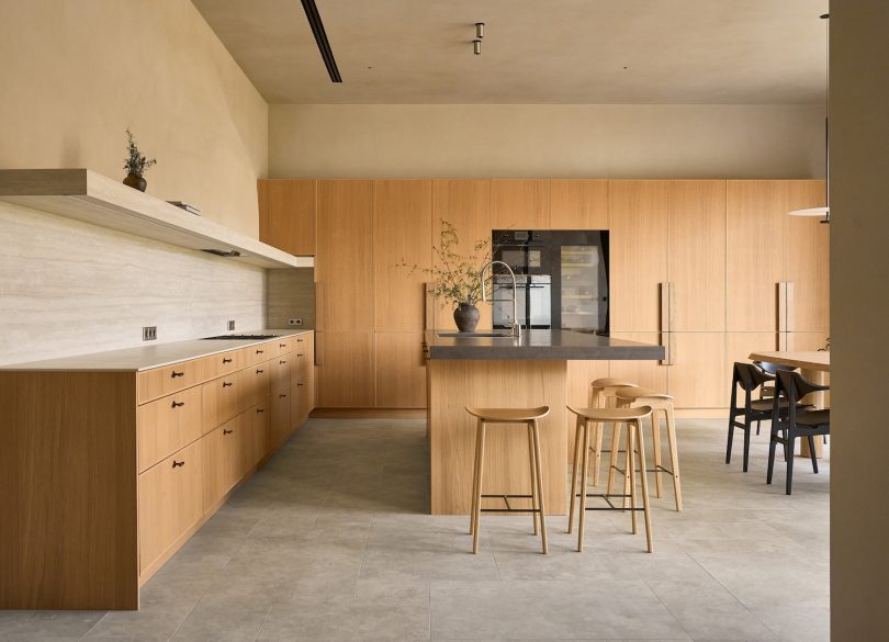 Sivak+Partners Studio设计的极简主义住宅Shift House