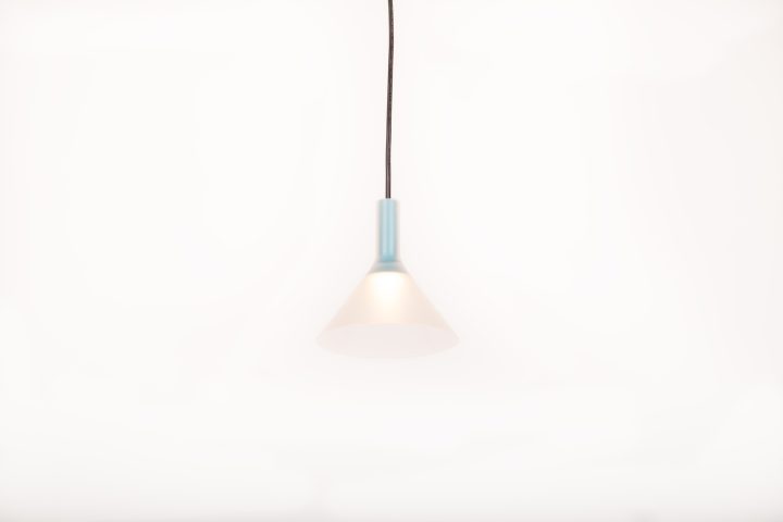 Andrew King Studio 设计的极简吊灯 Veil Pendant