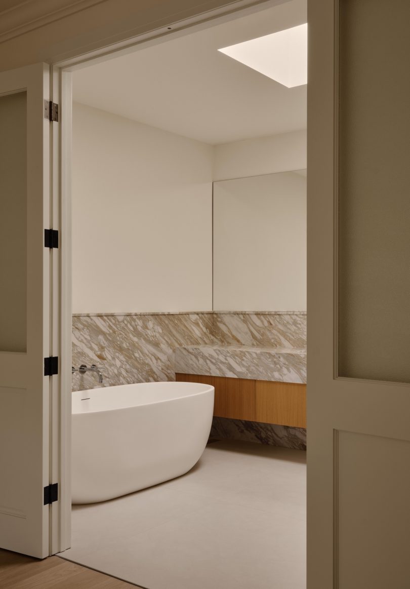 Vives St-Laurent 设计的极简主义住宅 Wood Residence