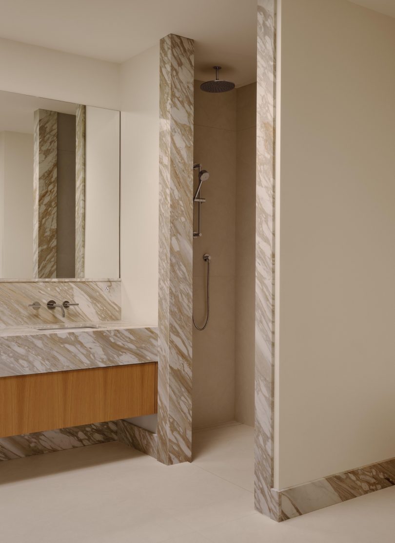 Vives St-Laurent 设计的极简主义住宅 Wood Residence