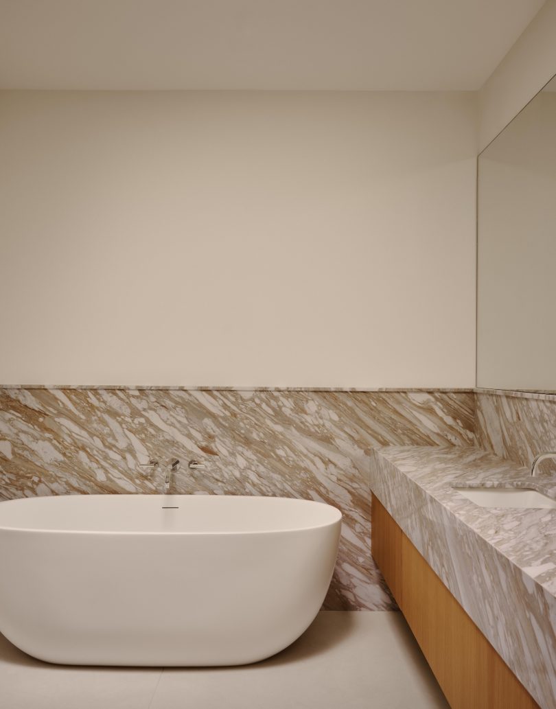 Vives St-Laurent 设计的极简主义住宅 Wood Residence