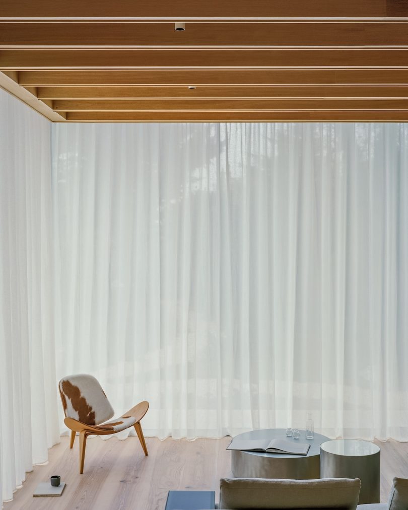 MATA Architects设计的极简主义住宅Panoramic House