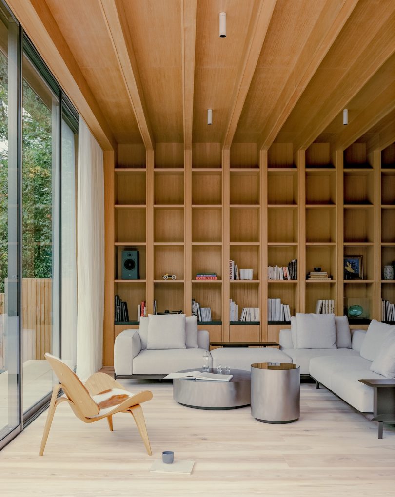 MATA Architects设计的极简主义住宅Panoramic House