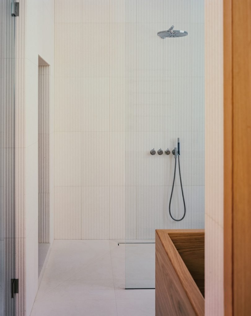 MATA Architects设计的极简主义住宅Panoramic House