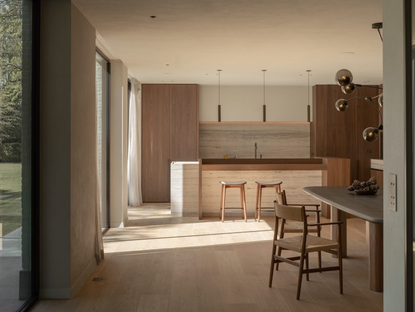 Britt Van Namen 设计的极简主义别墅 Residence RBK