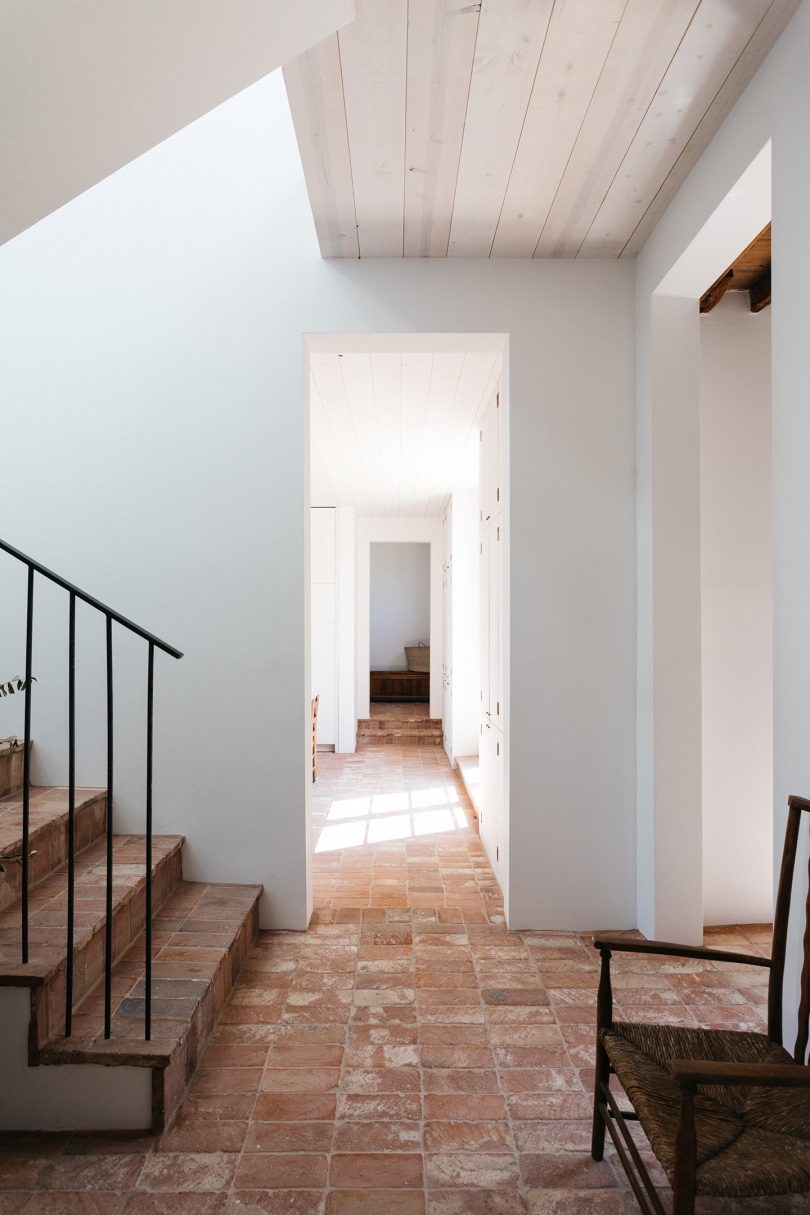 Breland-Harper设计的极简住宅Spanish Courtyard House