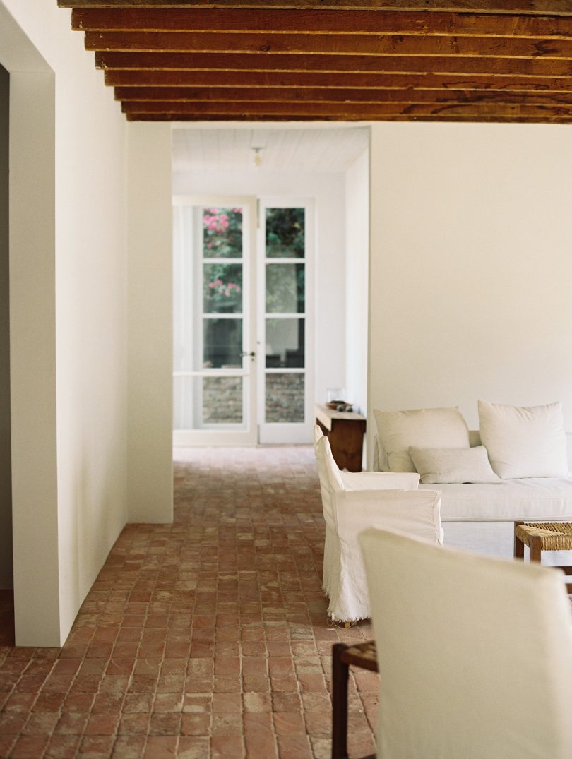 Breland-Harper设计的极简住宅Spanish Courtyard House