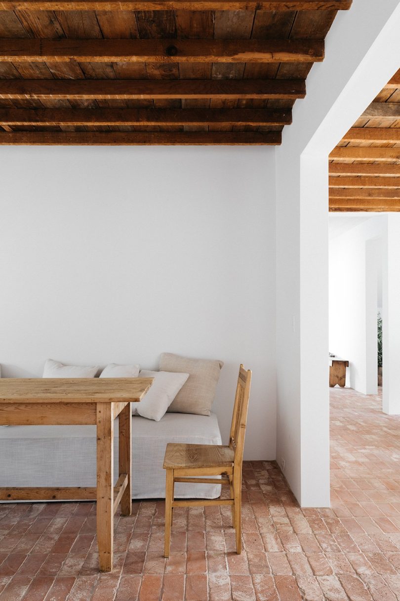 Breland-Harper设计的极简住宅Spanish Courtyard House