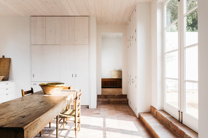 Breland-Harper设计的极简住宅Spanish Courtyard House