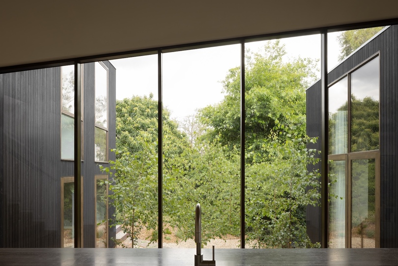 Telha Clarke 设计的极简主义住宅 Daylesford Hill House