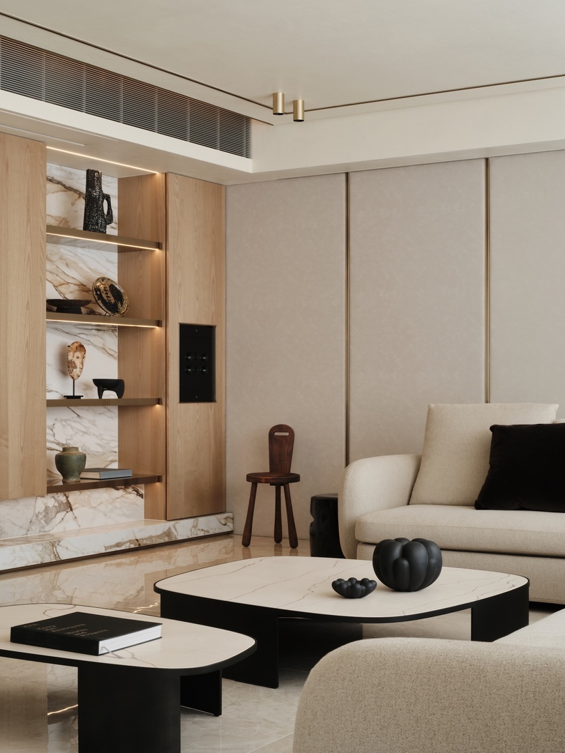Republic Design 设计的极简主义住宅 Golden Reverie