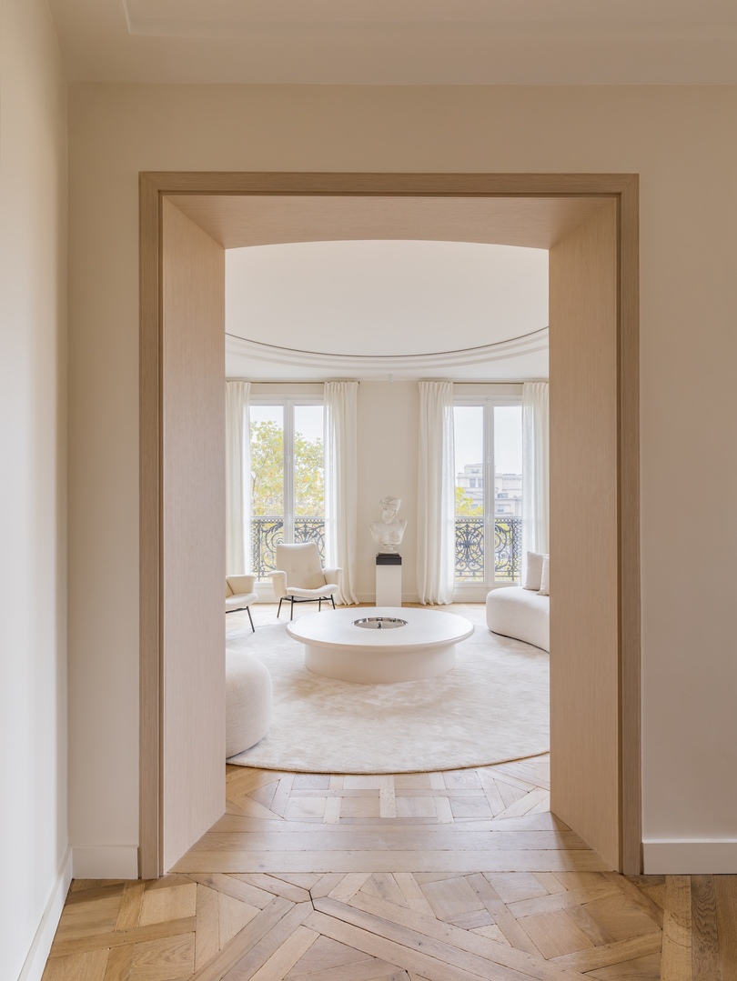 Hugues de Blignières 设计的极简主义公寓 Lena Apartment
