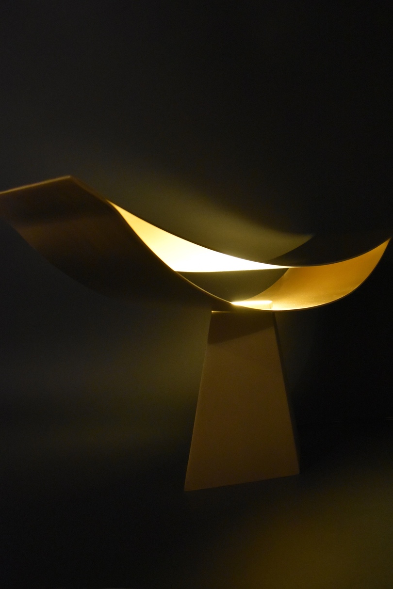 Toshiki Omatsu 设计的极简主义灯具 Leven