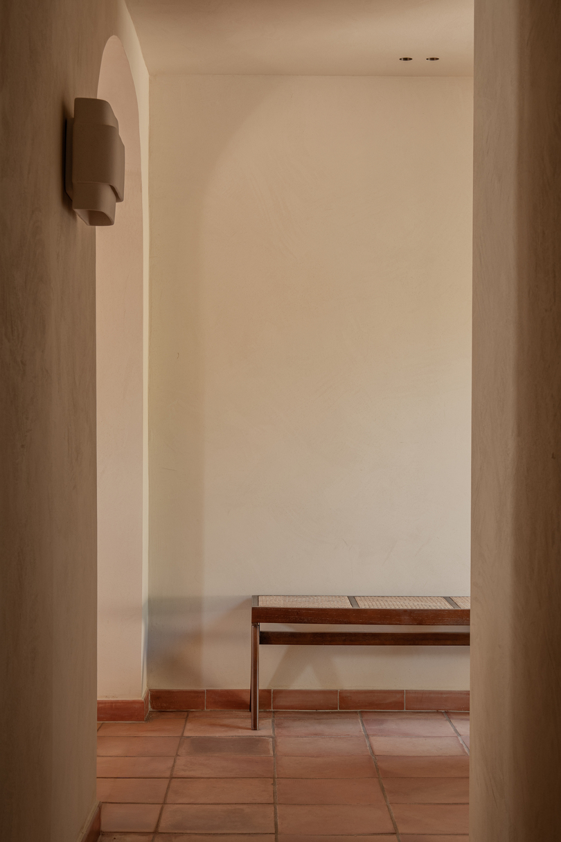 Julie Lozie 设计的极简主义住宅 Pampelonne Residence