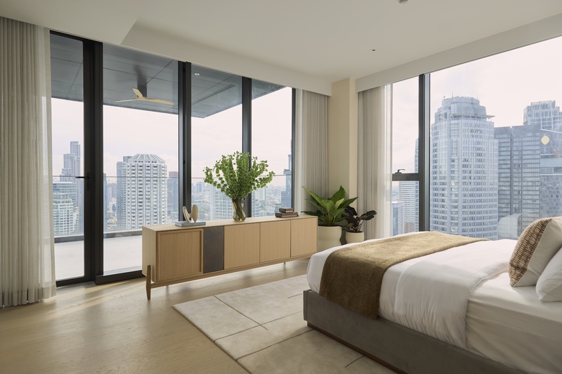 Thomas Juul-Hansen 设计的极简顶层公寓 SCOPE Thonglor