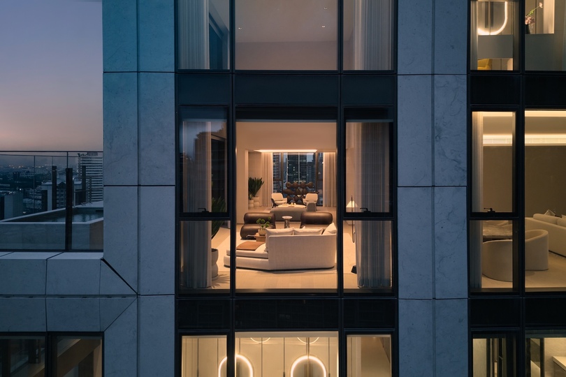 Thomas Juul-Hansen 设计的极简顶层公寓 SCOPE Thonglor