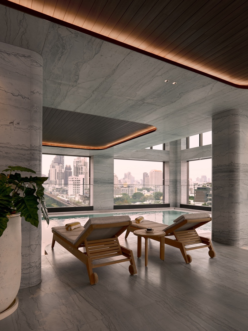 Thomas Juul-Hansen 设计的极简顶层公寓 SCOPE Thonglor