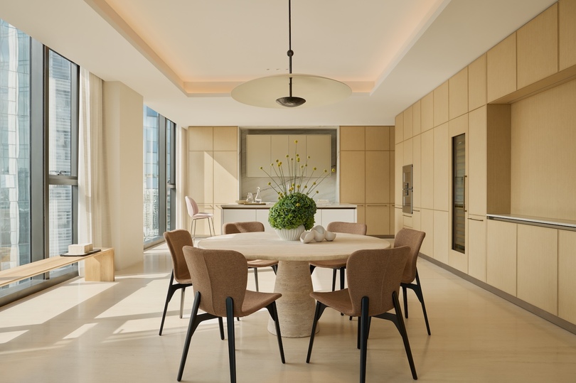 Thomas Juul-Hansen 设计的极简顶层公寓 SCOPE Thonglor