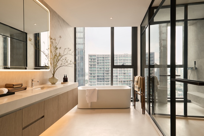Thomas Juul-Hansen 设计的极简顶层公寓 SCOPE Thonglor