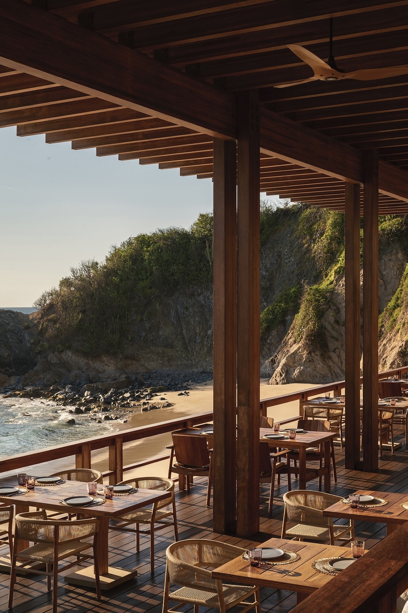Huber Design Studio 设计的极简主义餐厅 Sal Restaurant