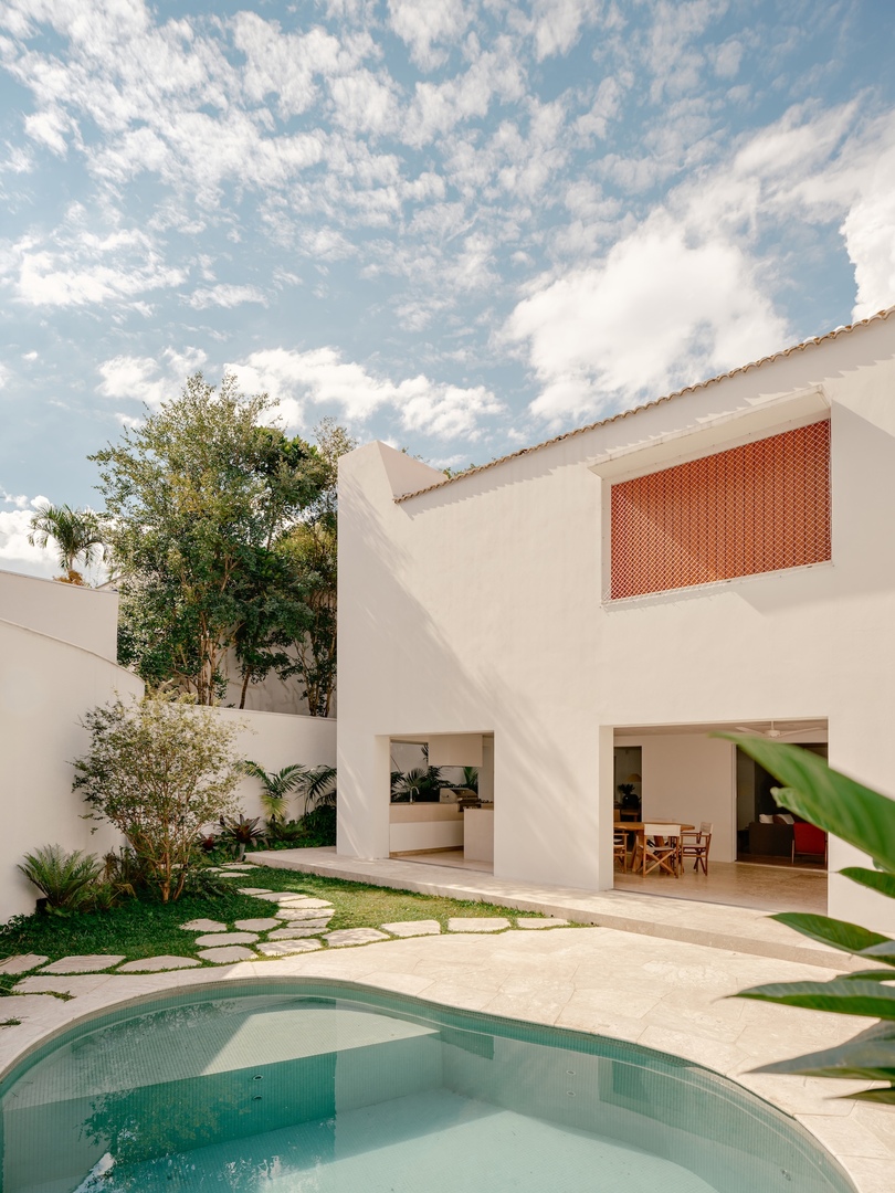 Felipe Hess Arquitetos 设计的极简主义住宅 Garret House