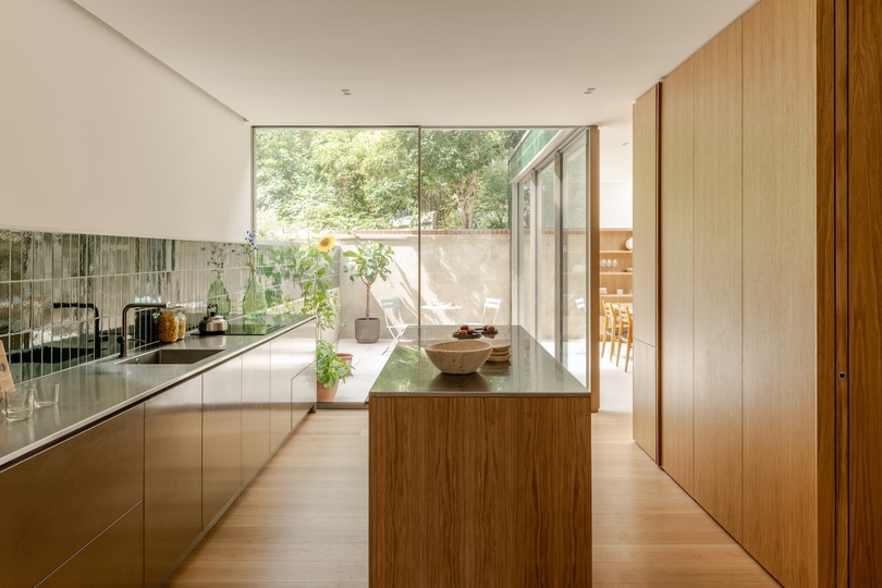 Manea Kella 设计的极简主义住宅 Heathside House