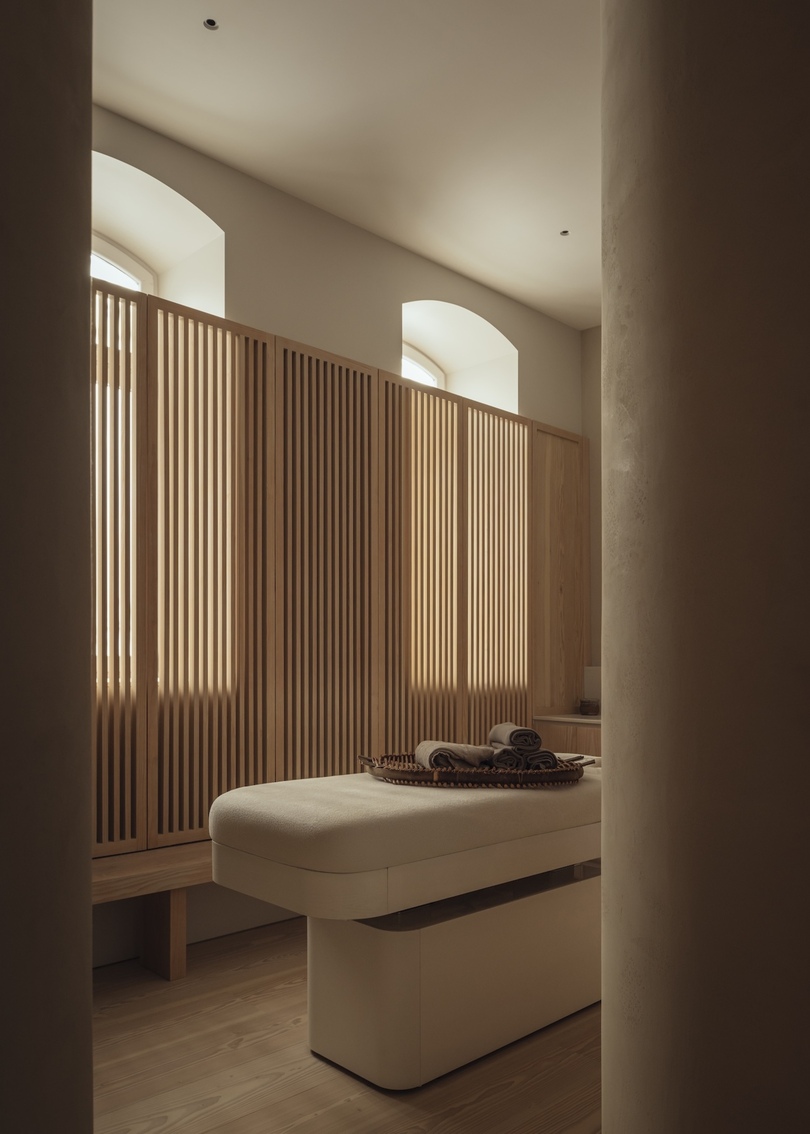 McLean Quinlan 设计的极简主义住宅 Lisbon Townhouse