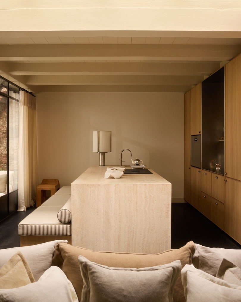 Margriet de Bruijn 设计的极简主义住宅 Mek the Apartment