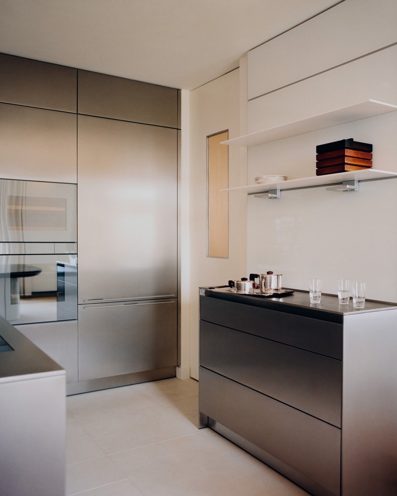 Rudy Guénaire 设计的极简主义公寓 Panthéon Apartment