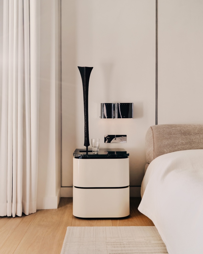 Rudy Guénaire 设计的极简主义公寓 Panthéon Apartment