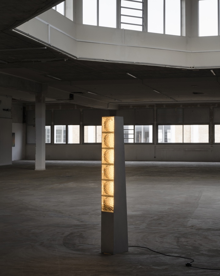 Clément Pasquier Studio 设计的极简灯具 Henry Lamp