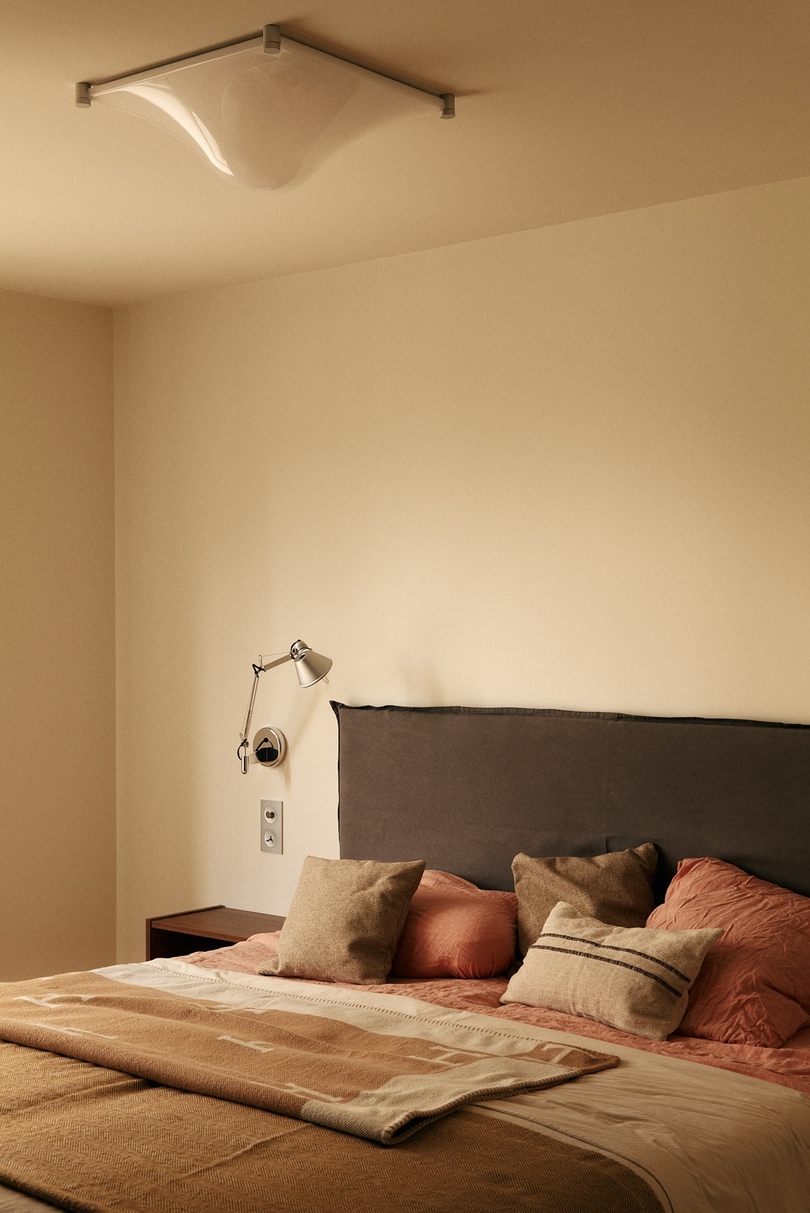 CHHO Studio 设计的极简主义公寓 Retro Apartment