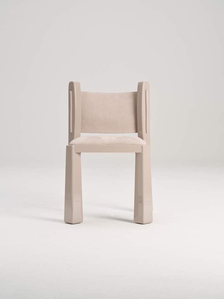 由 NOVSEP 设计的极简主义座椅 Ruby Chair