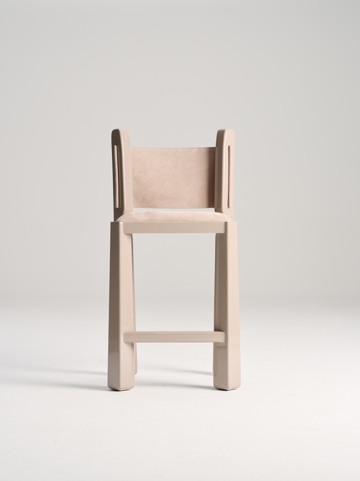 由 NOVSEP 设计的极简主义座椅 Ruby Chair