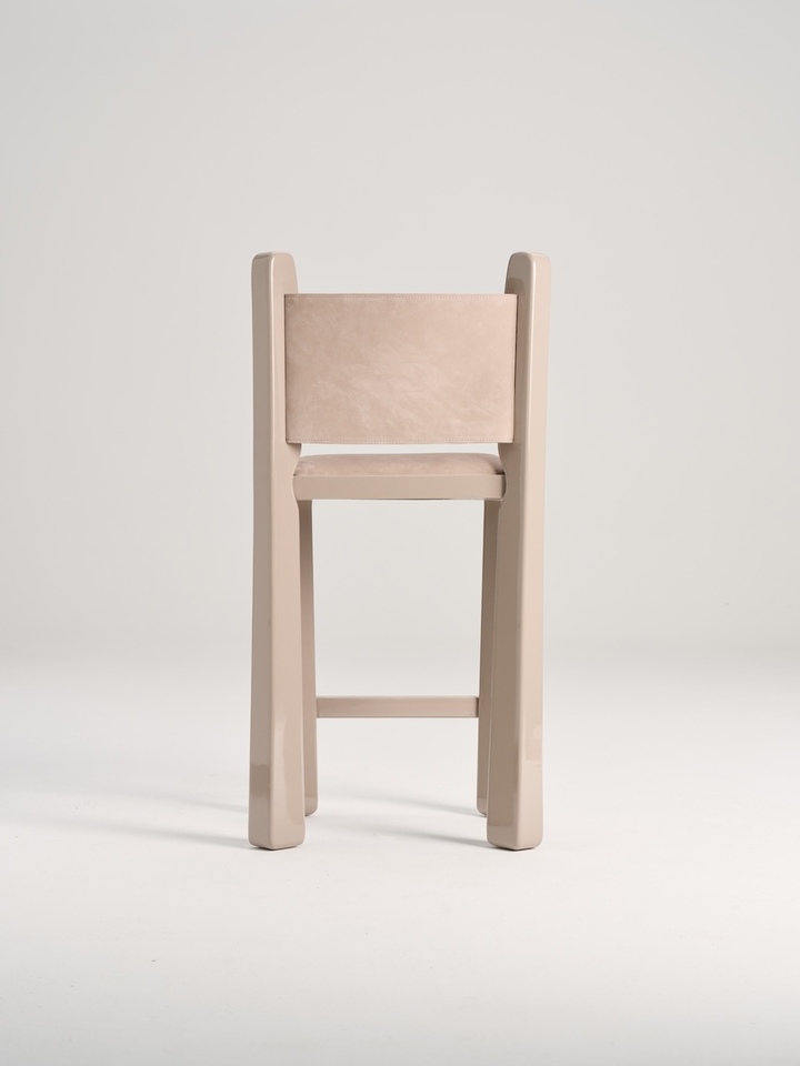 由 NOVSEP 设计的极简主义座椅 Ruby Chair