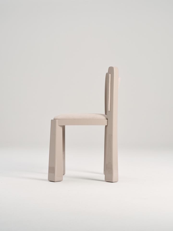 由 NOVSEP 设计的极简主义座椅 Ruby Chair