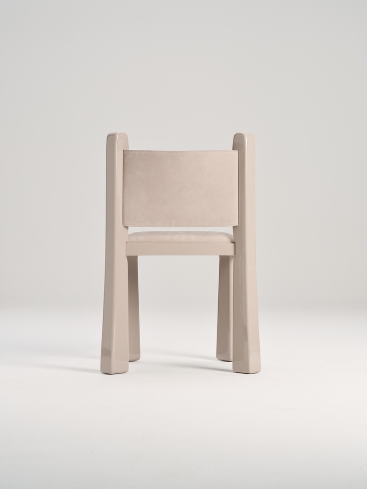 由 NOVSEP 设计的极简主义座椅 Ruby Chair