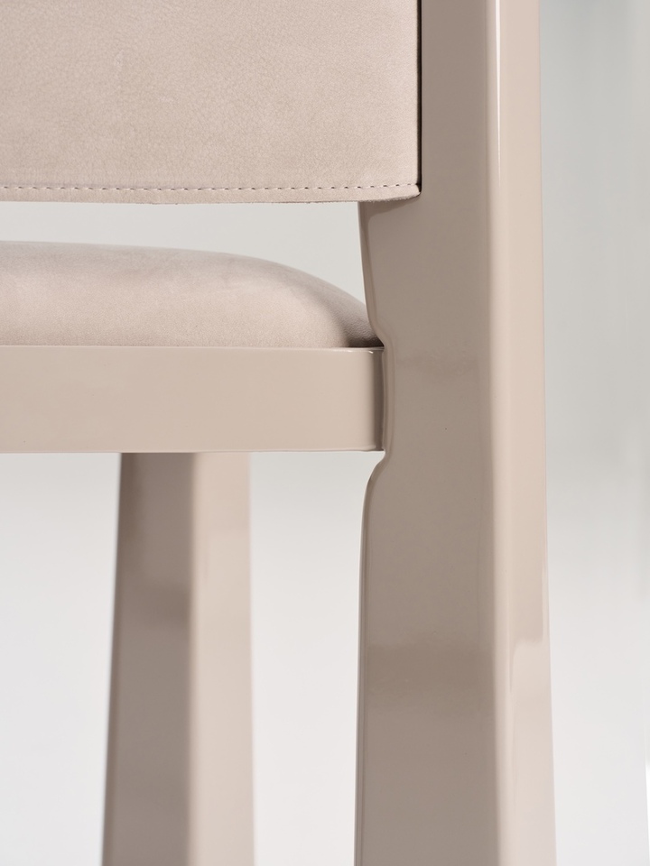 由 NOVSEP 设计的极简主义座椅 Ruby Chair