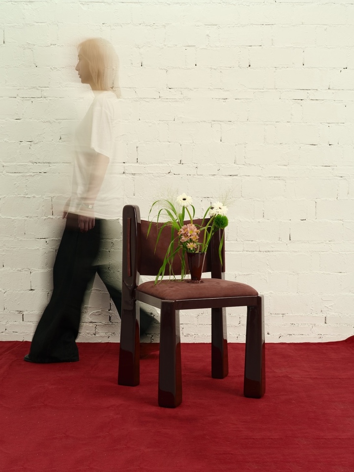 由 NOVSEP 设计的极简主义座椅 Ruby Chair