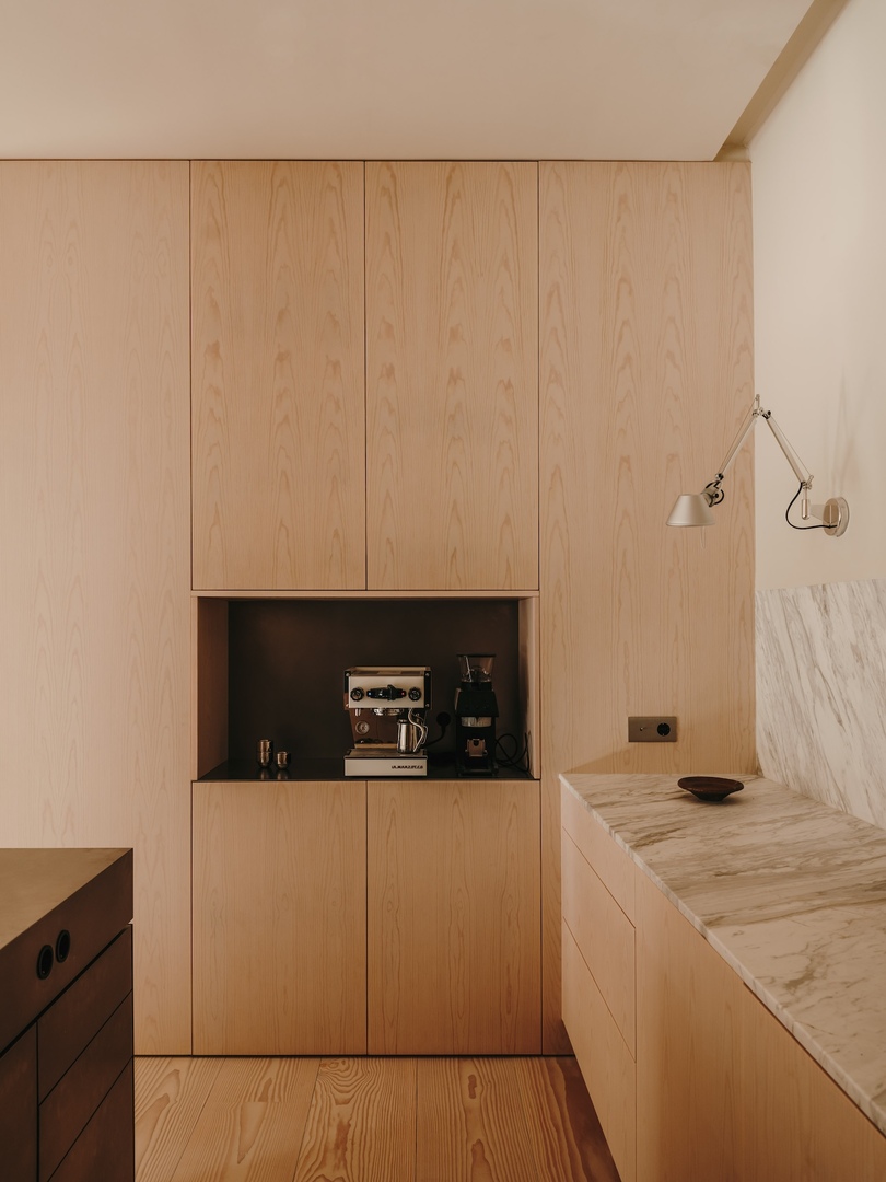 由 Plantea Estudio 设计的极简主义公寓 Casa Ambrose
