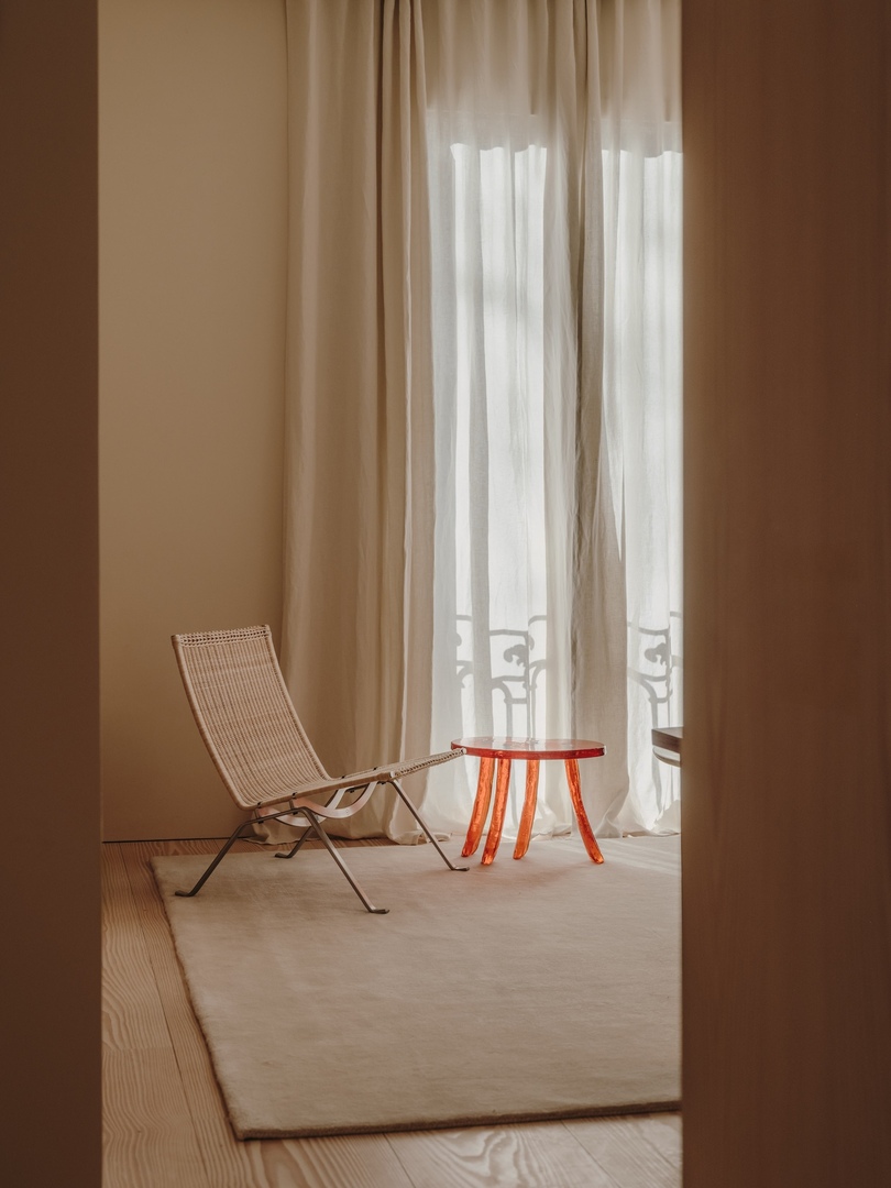 由 Plantea Estudio 设计的极简主义公寓 Casa Ambrose