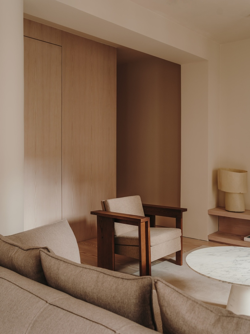 由 Plantea Estudio 设计的极简主义公寓 Casa Ambrose